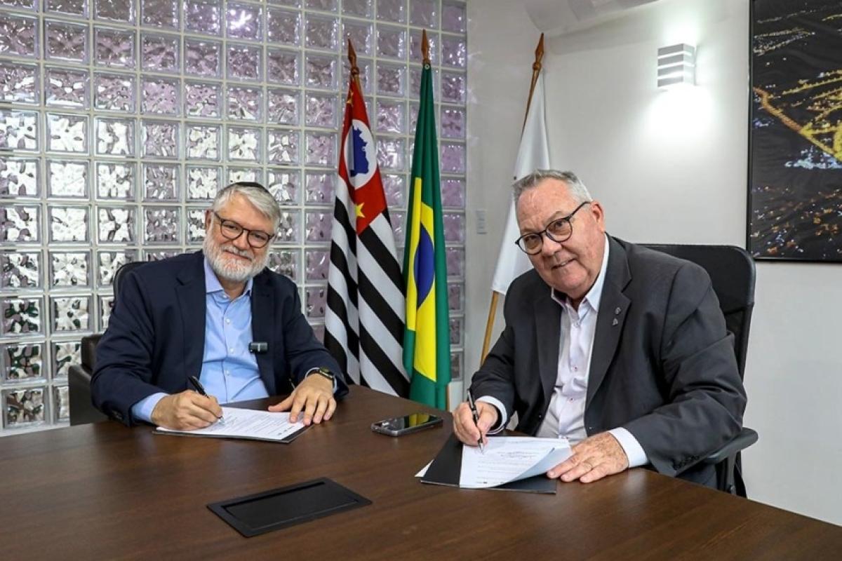 Acordo garante área de 450 m² na capital paulista para atividades acadêmicas e culturais; universidade planeja novo curso para 2027.
