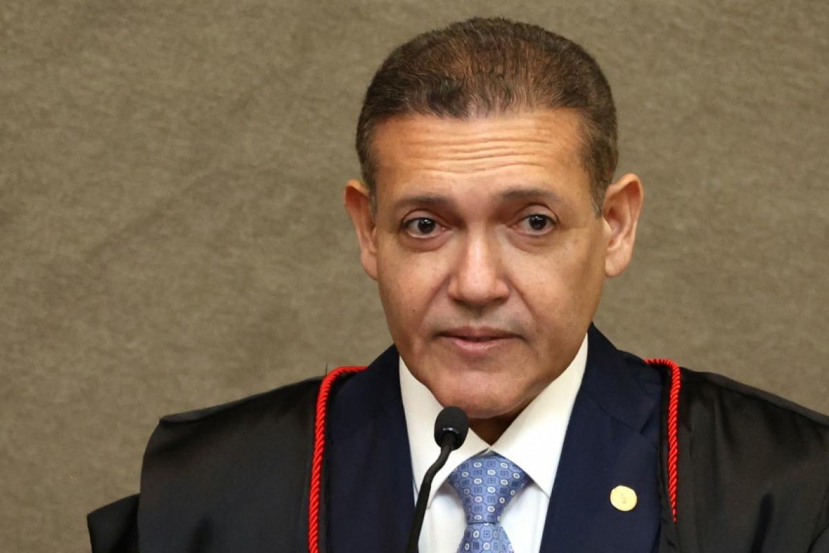 Kassio Nunes havia mandado censurar o canal de WhatsApp sem ter indícios ou documentos de que as fake news apontadas na ação da campanha de Flávio Bolsonaro circulavam no grupo