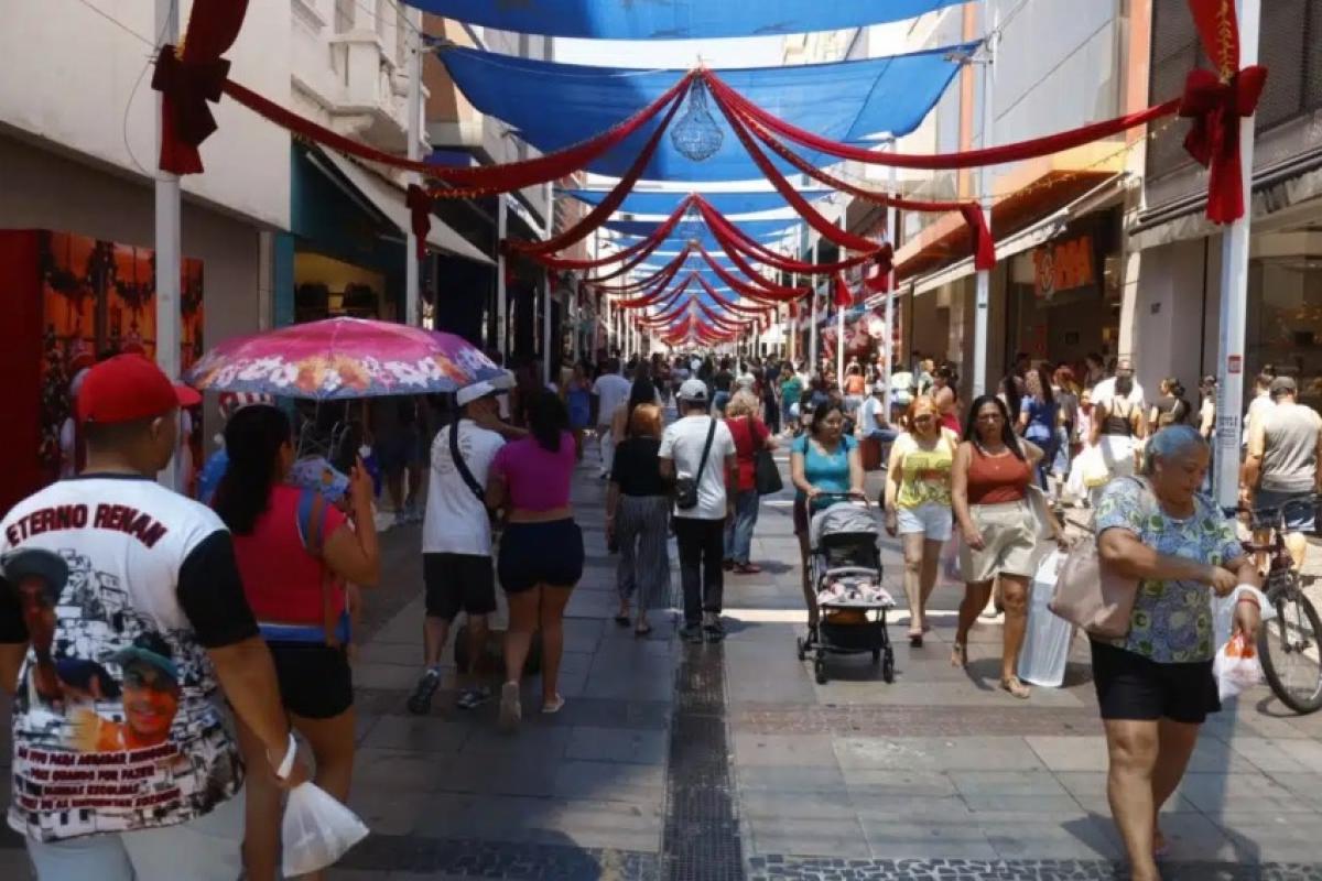 Projeção da ACIC aponta crescimento de até 7,5% nas vendas e expectativa de 14 mil contratações temporárias em Campinas e região.