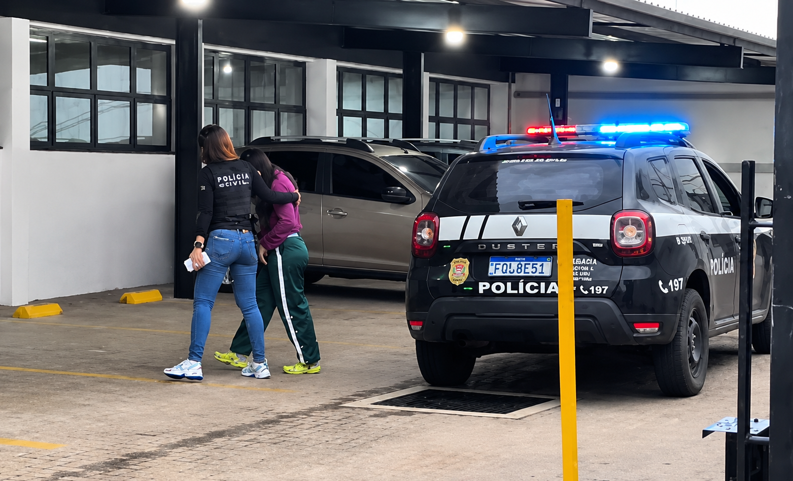 Três pessoas foram presas em flagrante por posse de substâncias sem autorização da Anvisa. Reprodução: Vídeo Douglas William