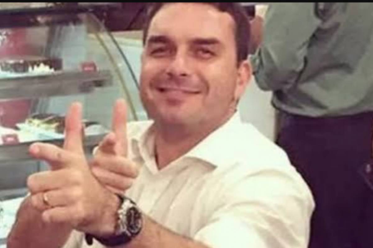  'A gente volta a viver um mundo do tiro como viva no governo Bolsonaro', disse o deputado federal Paulo Bilynskyj, aliado de Flávio Bolsonaro.