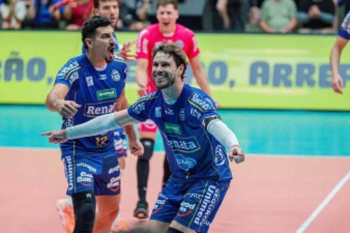 Capitão do Vôlei Renata, o levantador Bruninho, durante a comemoração