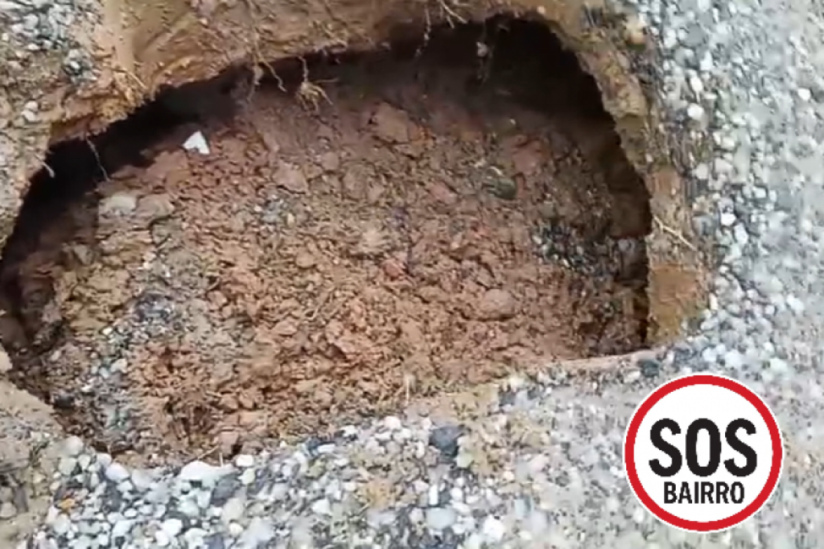 Buraco em ponte no Rancho Bom Sucesso