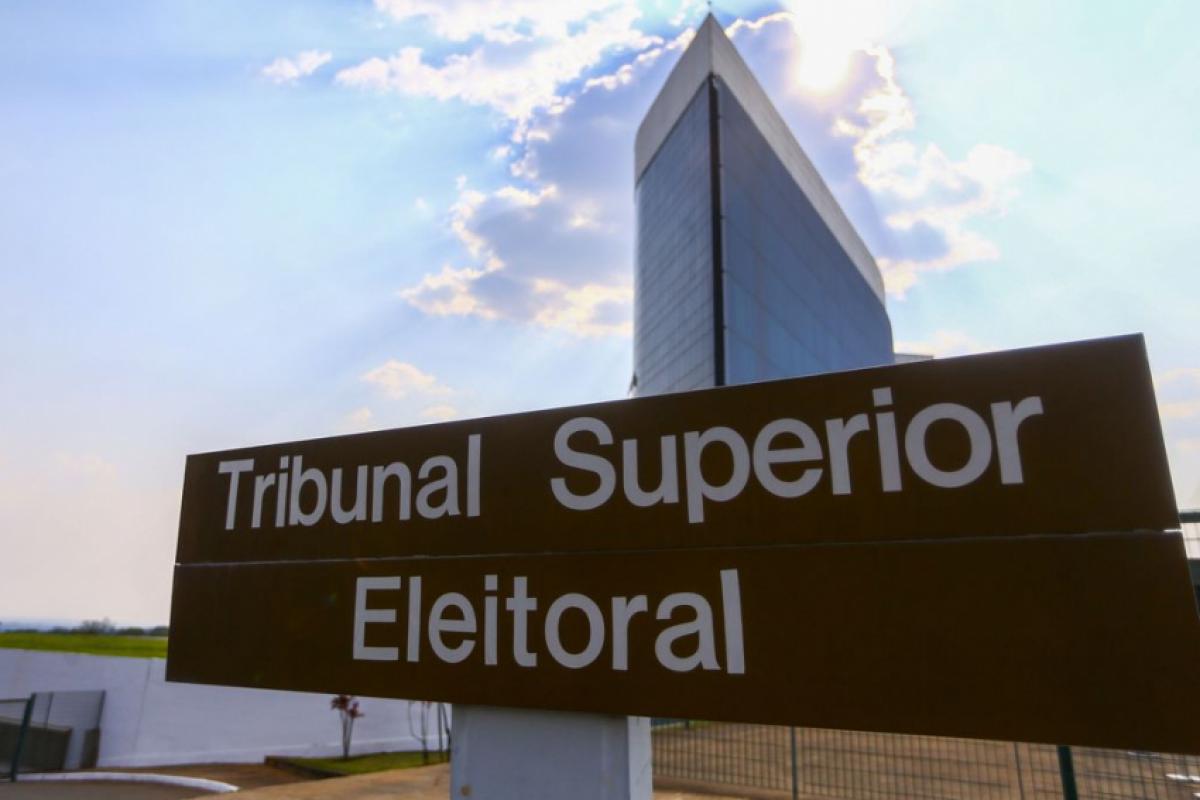 A declaração do ministro, a um dia da votação deste domingo (4), acontece após o governo dos Estados Unidos suspender o atendimento em embaixadas e consulados no Brasil na sexta-feira (2) 