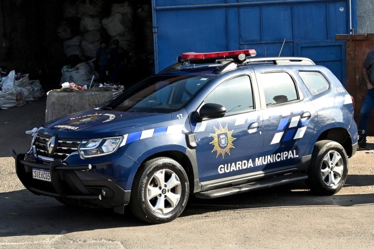 Crime aconteceu na madrugada desta sexta-feira (30), no DIC V; vítima de 44 anos foi socorrida ao Hospital Ouro Verde e não corre risco de morte.