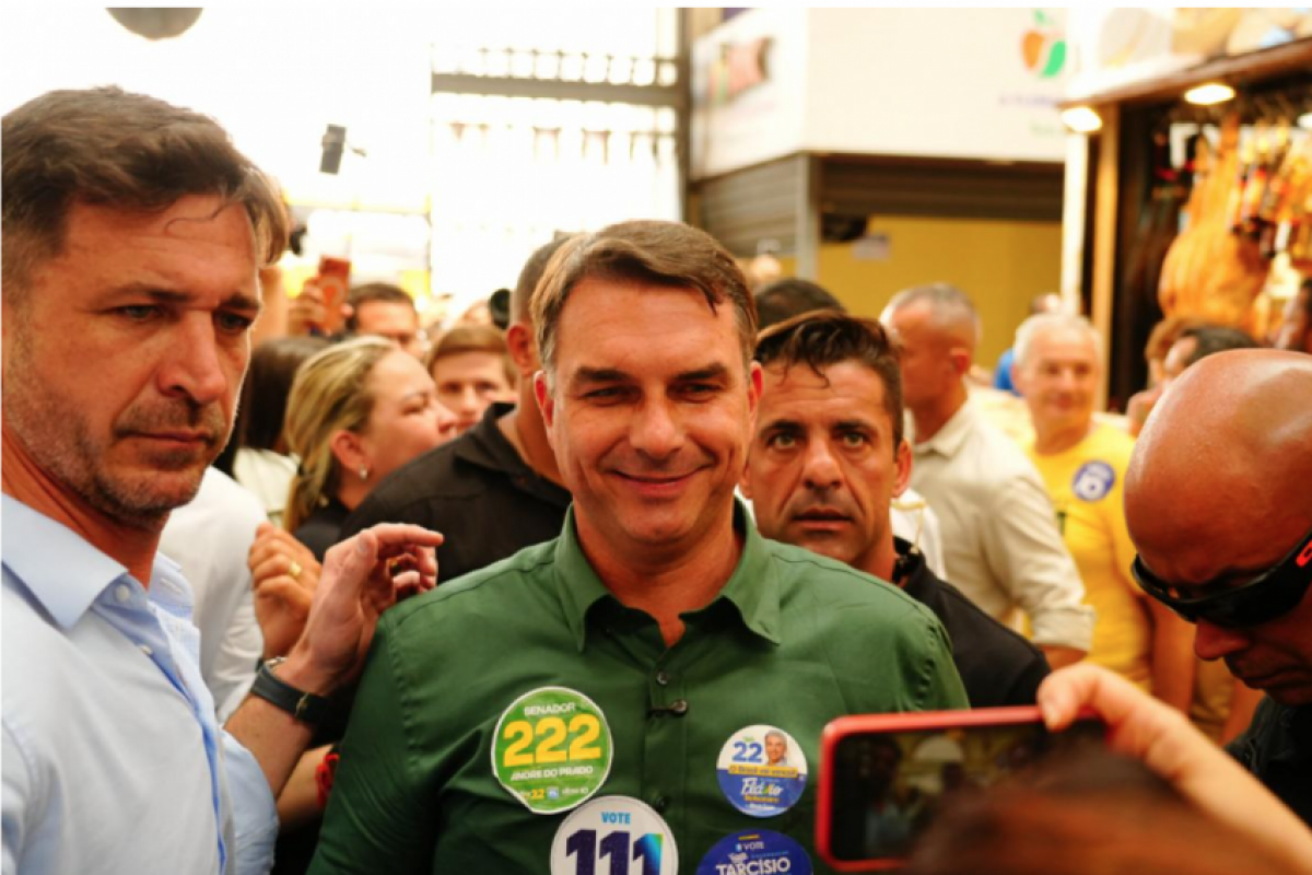 Na segunda-feira, a equipe de Flávio já definiu que ele vai participar de uma carreata de apoio em São José dos Campos, no interior de São Paulo -cidade que fica a 90 km de Aparecida (SP).