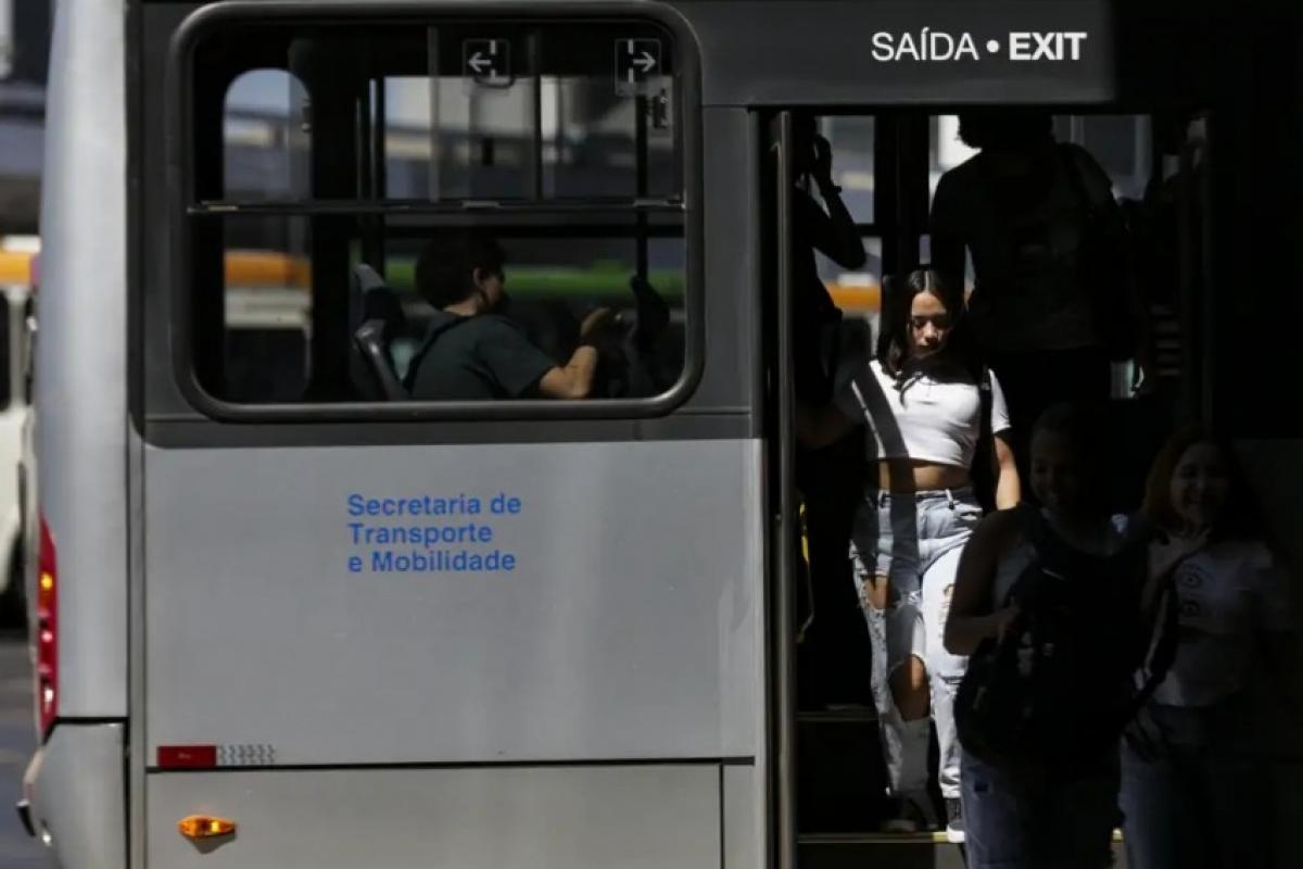 Movimentação de passageiros e ônibus na Rodoviária do Plano Piloto, em Brasília